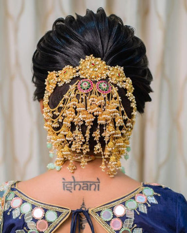 Vijiis Beauty - WEDDING HAIRSTYLE ♥️ South Indian bridal look is definitely  incomplete without an elaborately adorned hairstyle. Be it their  jada-covered long braids or flower bouquet buns, South Indian bridal  hairstyles